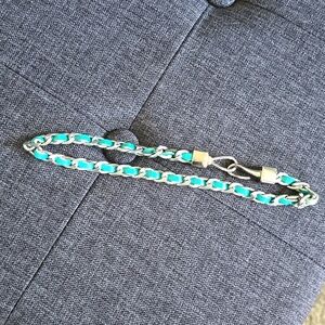 Cool little piece of woman's jewelry little big for bracelet maybe choker?